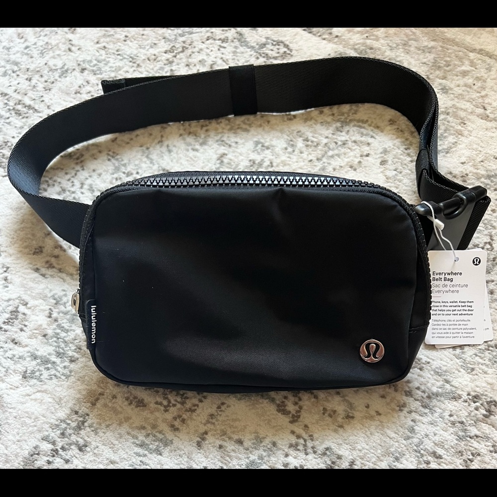Lululemon everywhere belt bag